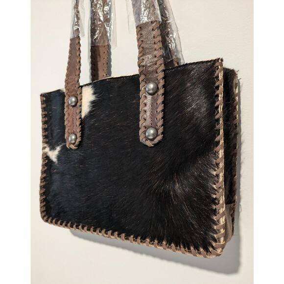 P & G Collection Black And White Cowhide Crossbody Bag w/ free wallet - Picture 4 of 8